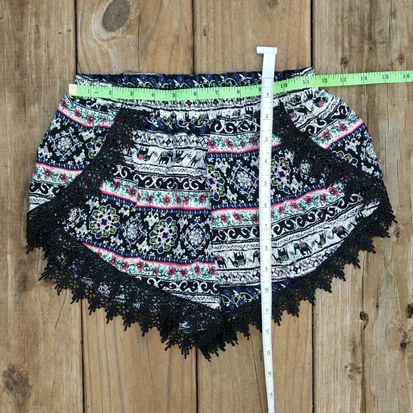 Boho Shorts ☀️4/$25!!🌵 Boho Elephant ! S ! - Picture 3 of 4